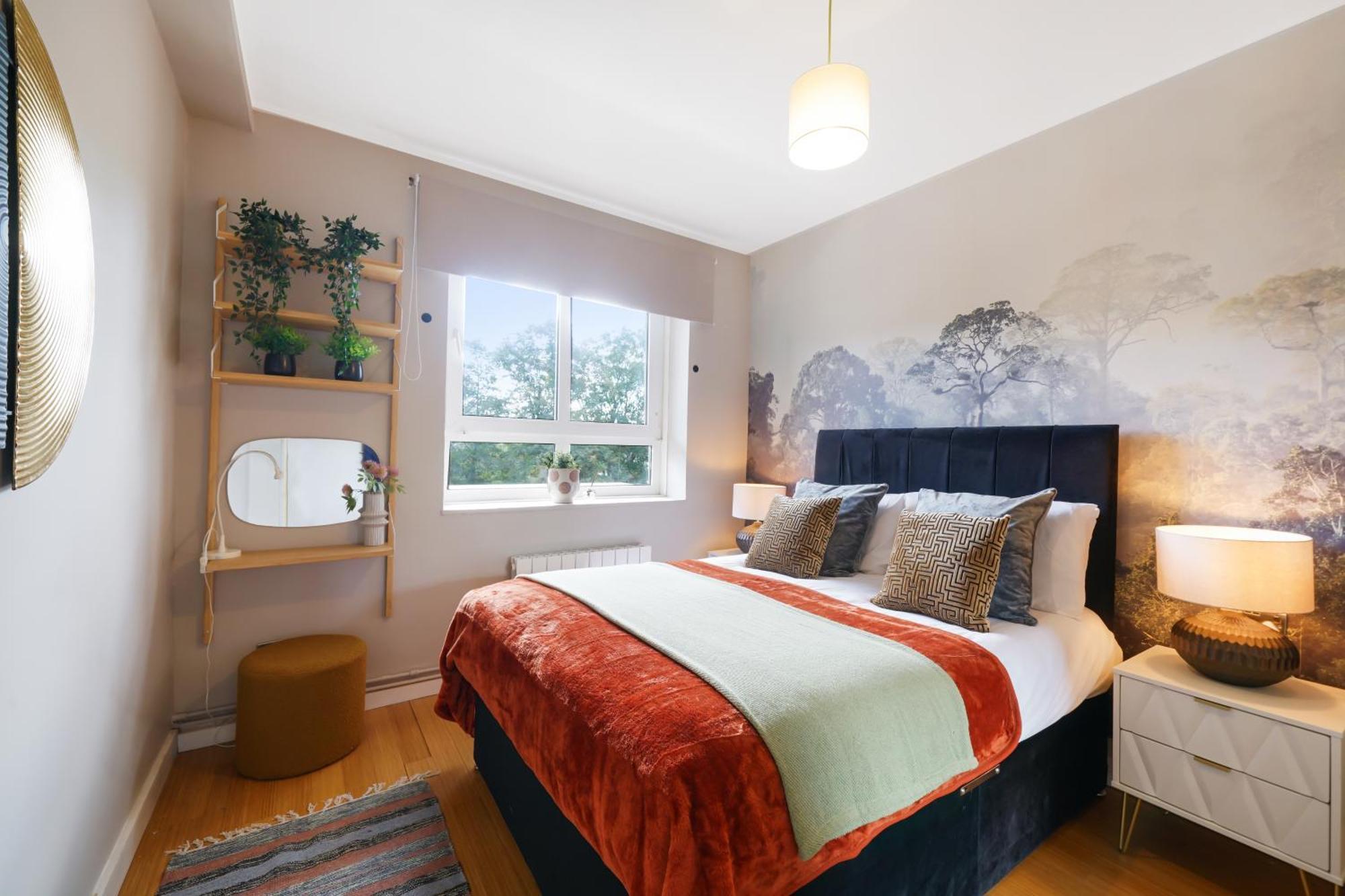 Designer 2 Bedroom Flat In London-balcony-sleeps 6 London